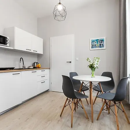 Przy Krzywym Domku Ltc - *